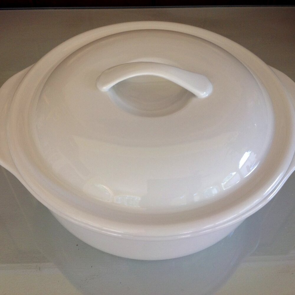 Vintage 1980's 2.5 Qt White Corelle Coordinates Covered Bowl-Casserole